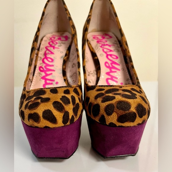 Betseyville Gracie Leopard Purple
Platform Stiletto 5 1/2 inch Heel size 7 EUC - Picture 3 of 11